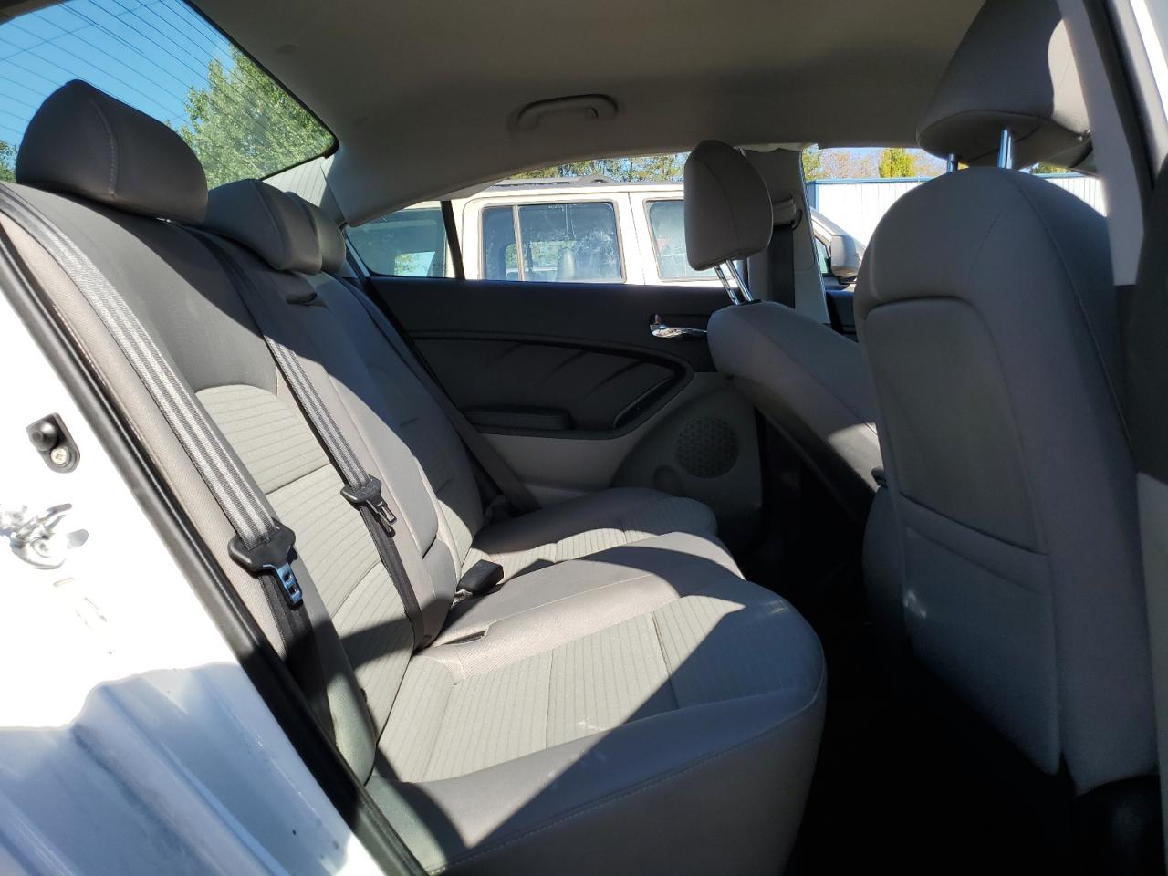 2015 Kia Forte - Image 10