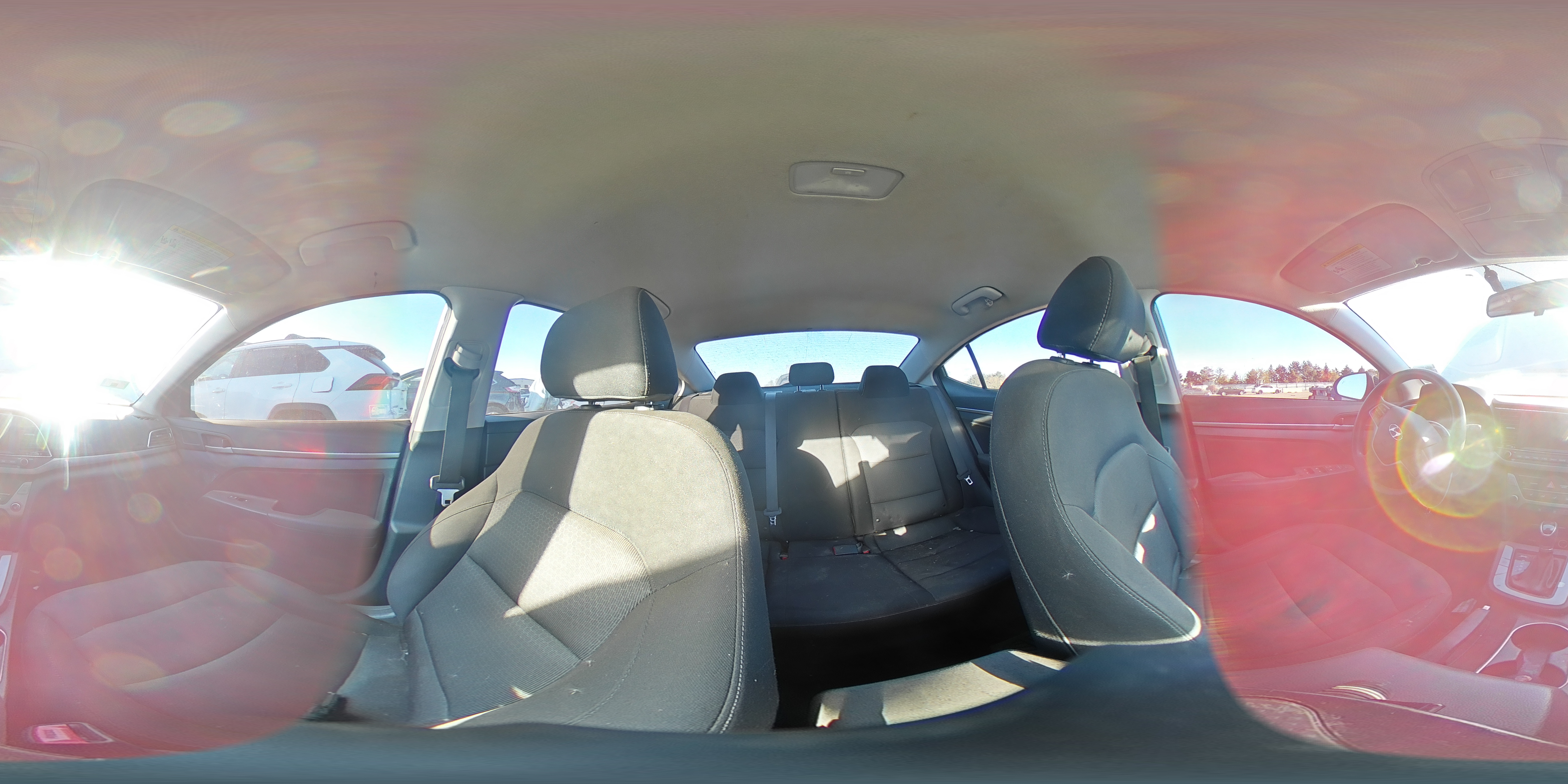 2018 Hyundai Elantra - Image 14