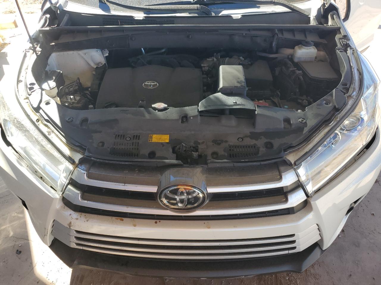 5TDZZRFH0KS329439 2019 Toyota Highlander Le