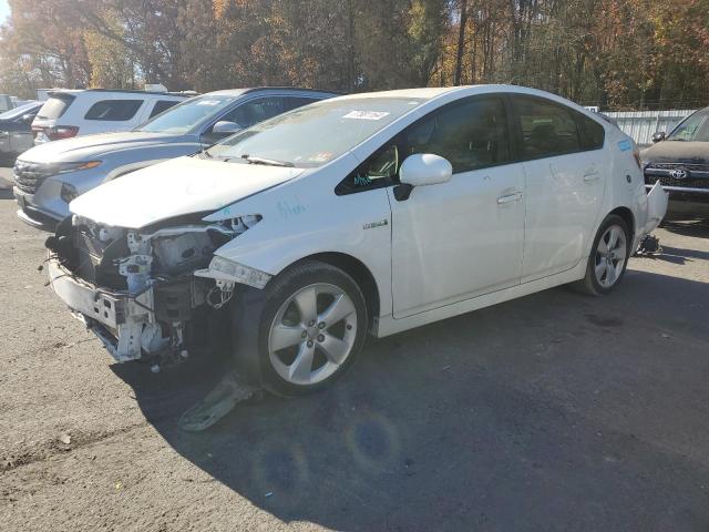  TOYOTA PRIUS 2015 Белый