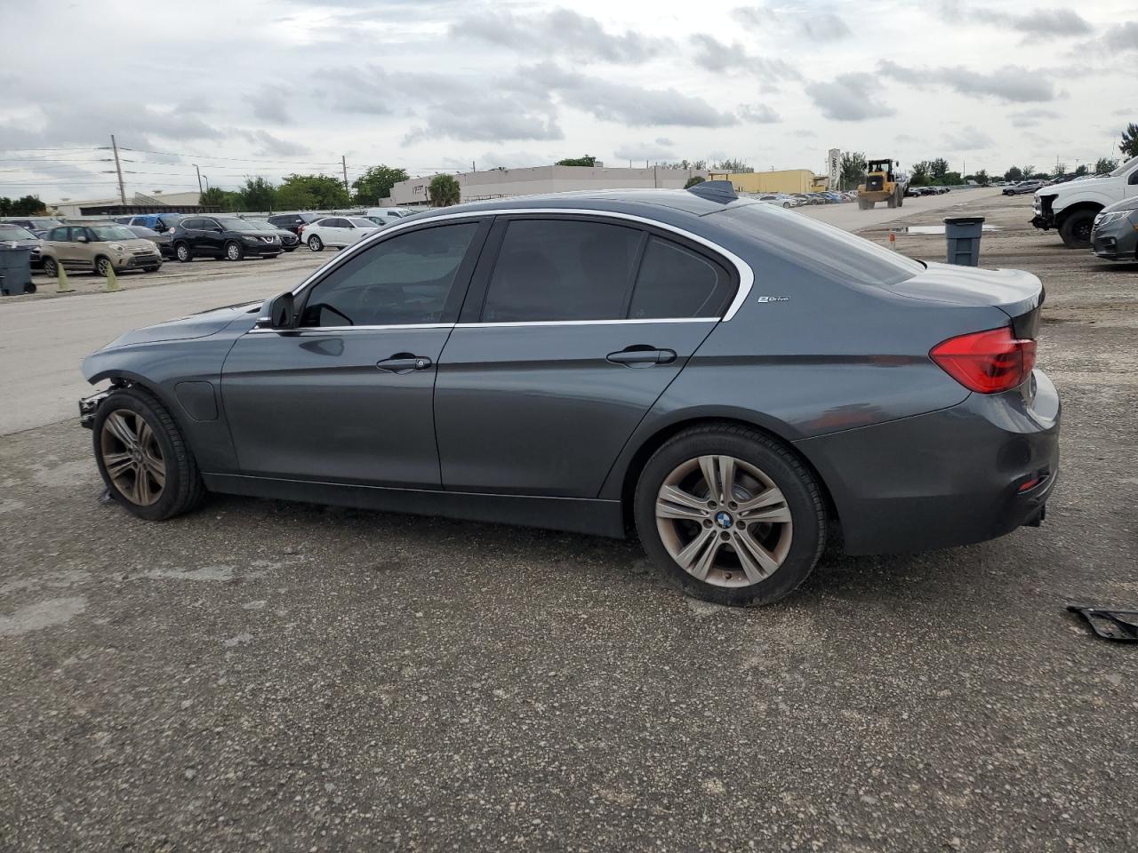 WBA8E1C32HK895469 2017 BMW 3 SERIES - Image 2