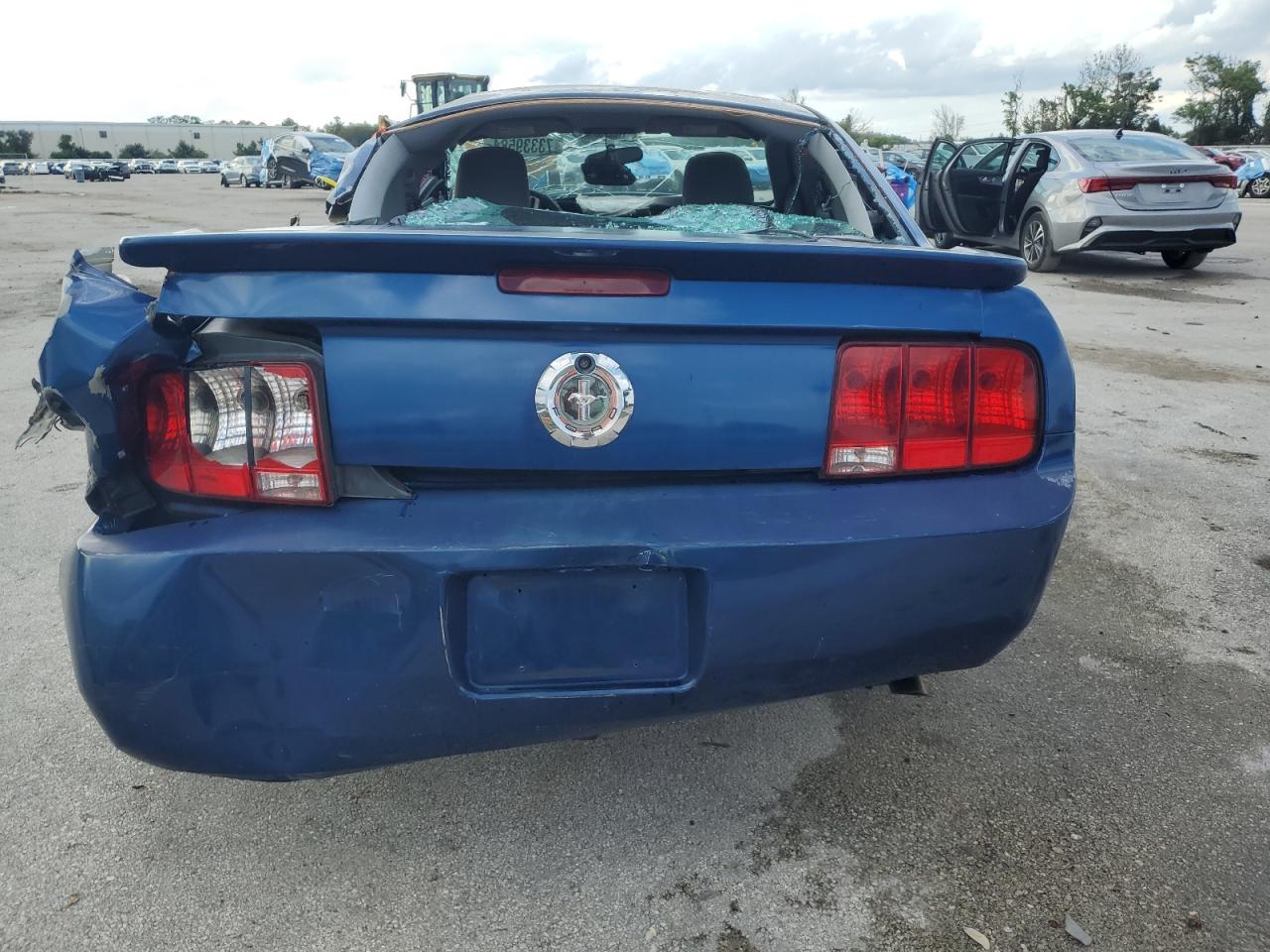 1ZVFT80N175211018 2007 Ford Mustang