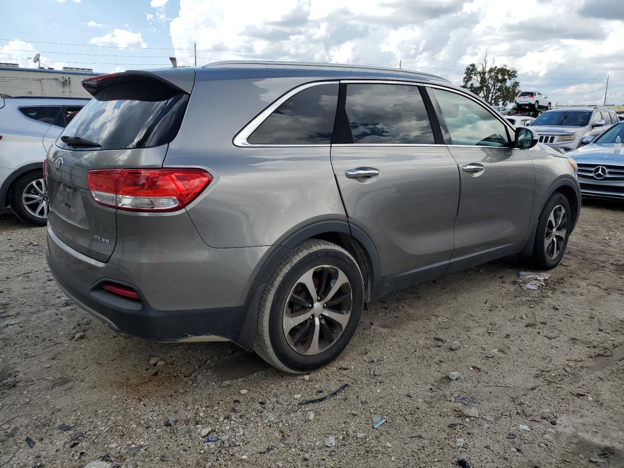 2016 Kia Sorento - Image 3