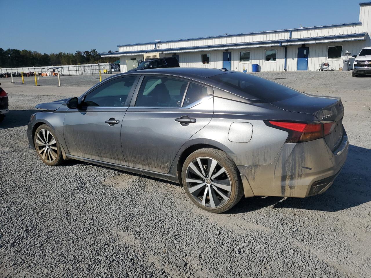 2022 Nissan Altima - Image 2