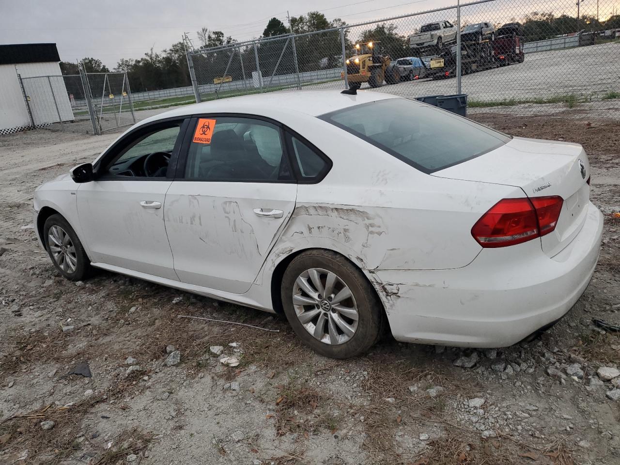 2015 Volkswagen Passat - Image 2