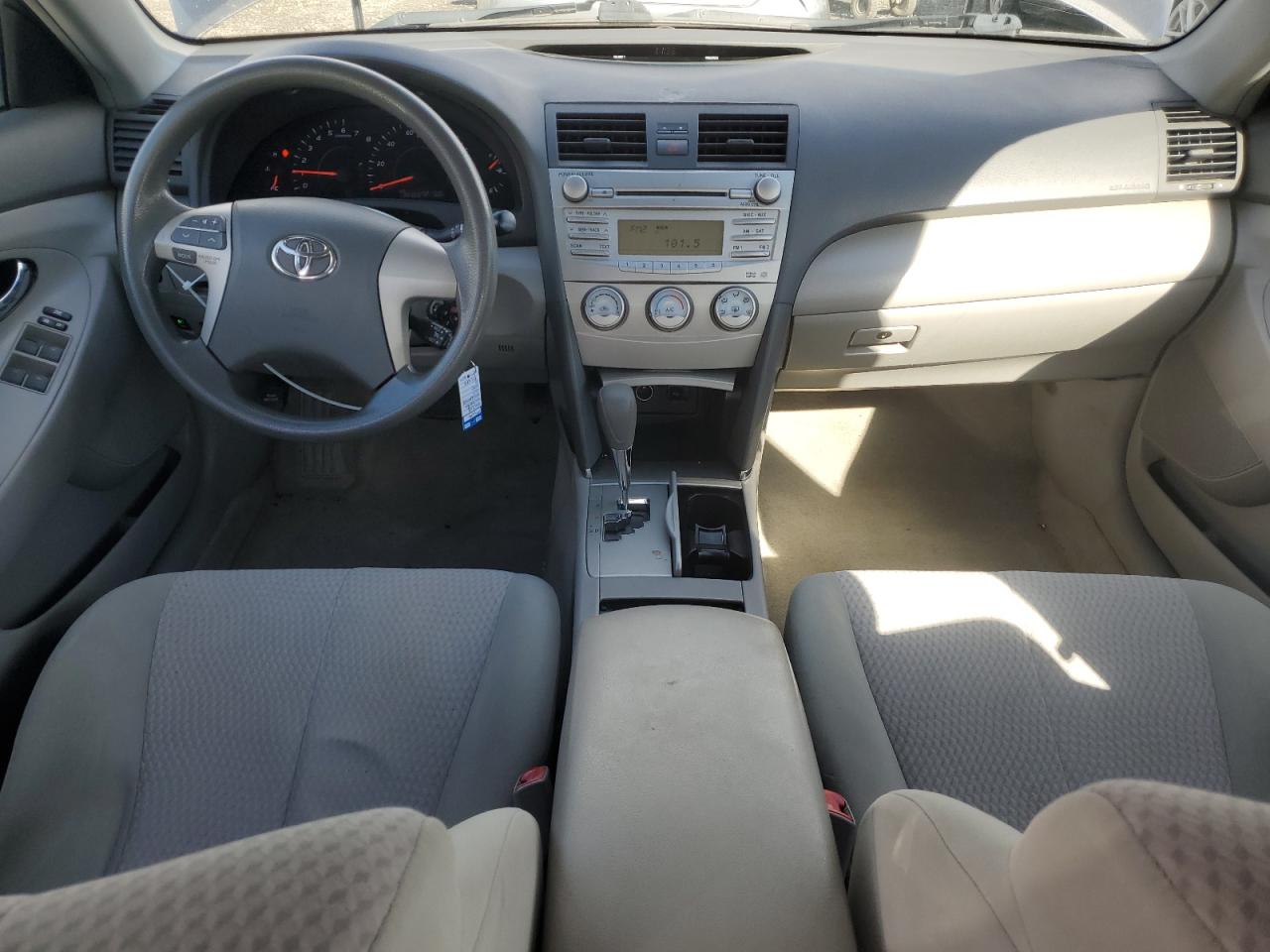 2011 Toyota Camry - Image 8