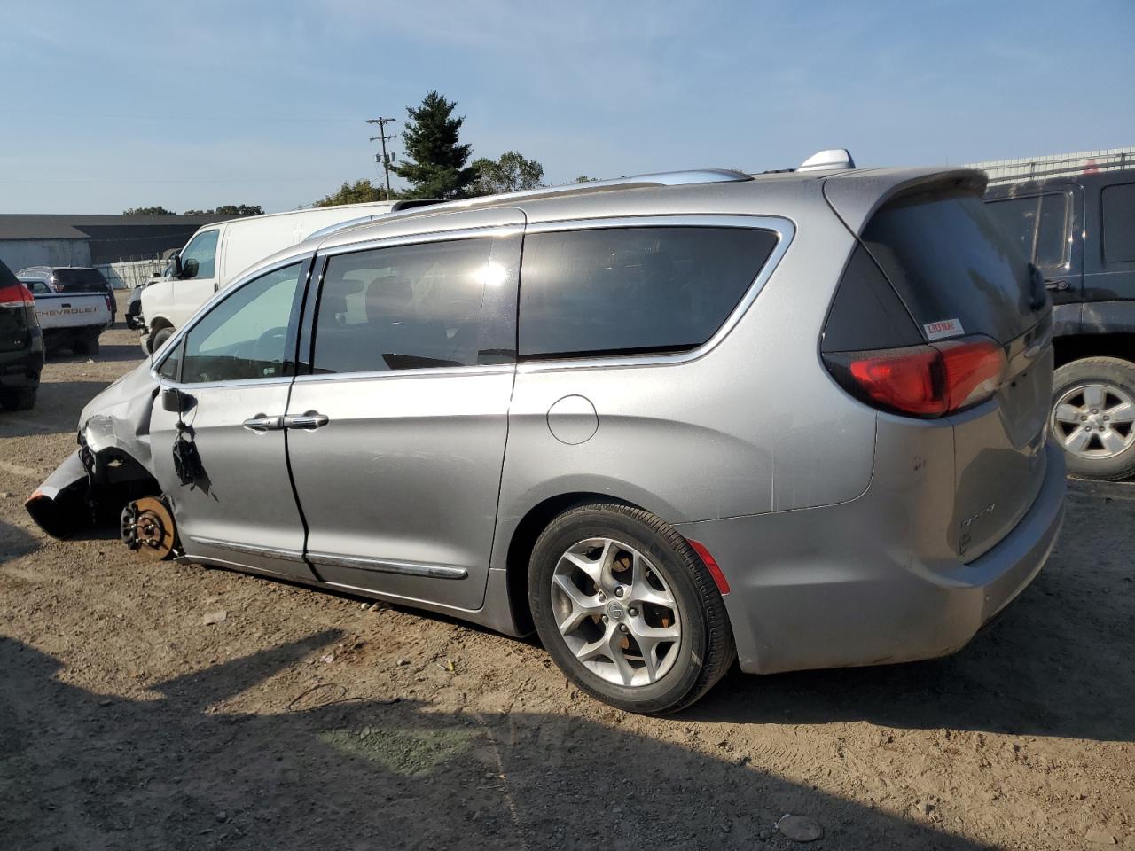 2020 Chrysler Pacifica - Image 2