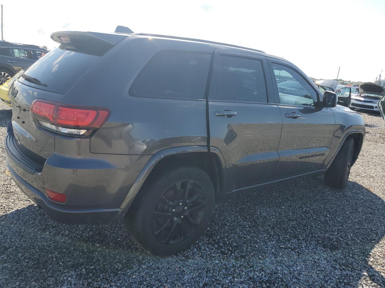 2019 Jeep Grand Cherokee - Image 3