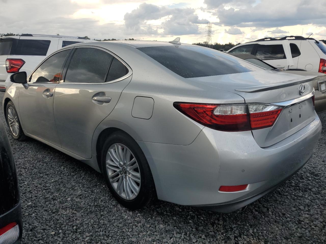 2014 Lexus ES - Image 2