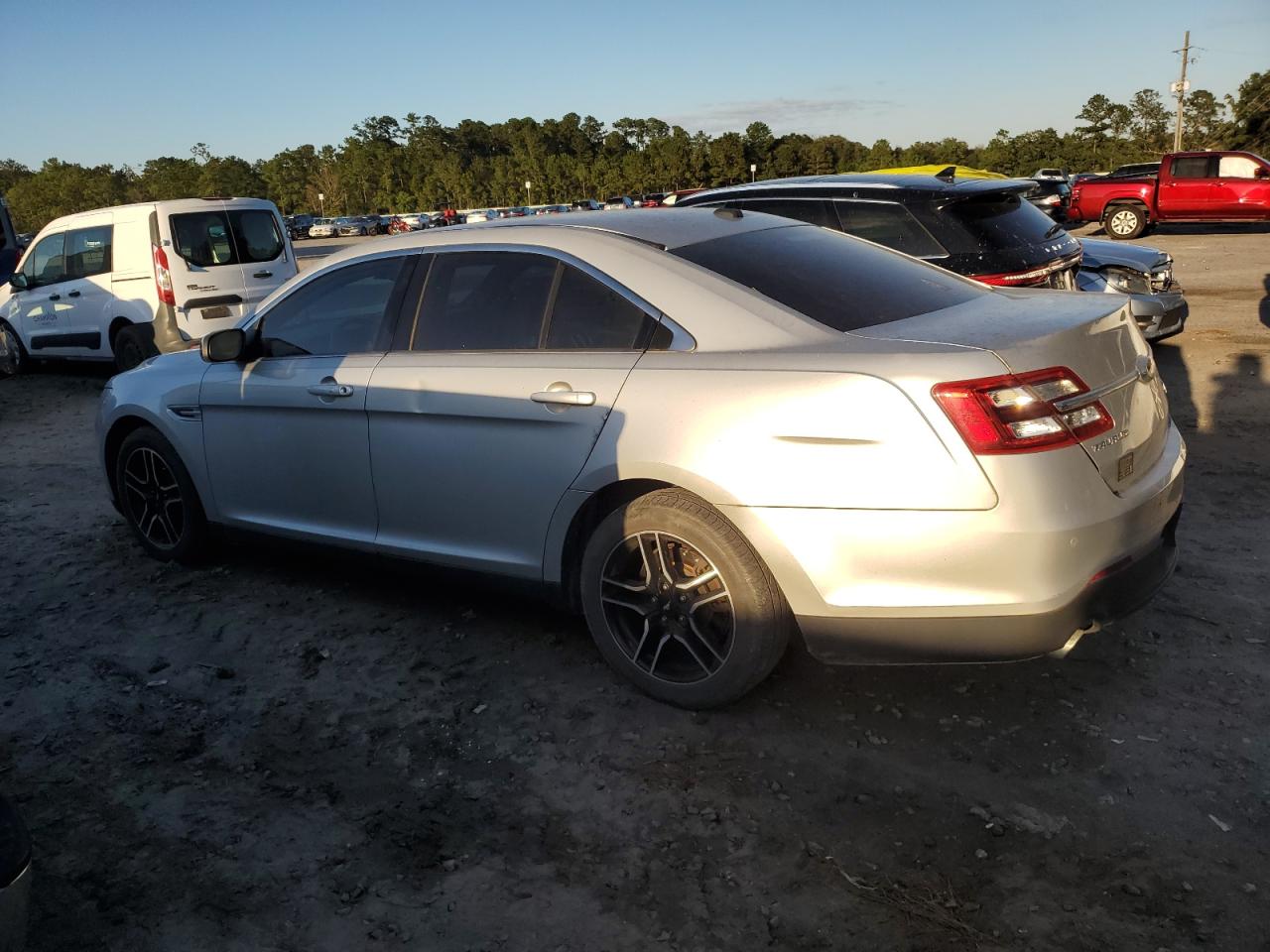 VIN 1FAHP2F80JG129491 2018 FORD TAURUS no.2