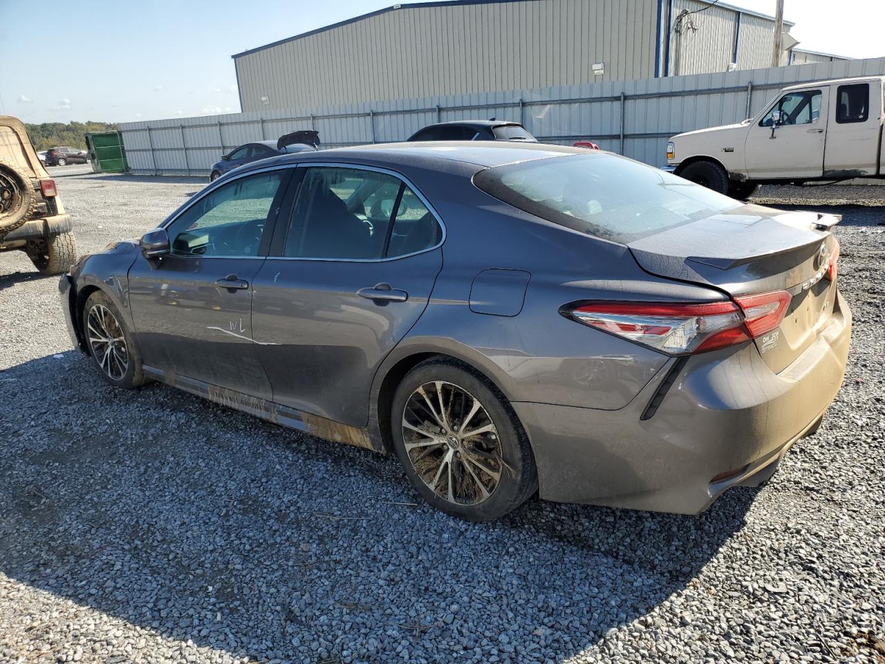 4T1B11HK2JU110250 2018 TOYOTA CAMRY - Image 2