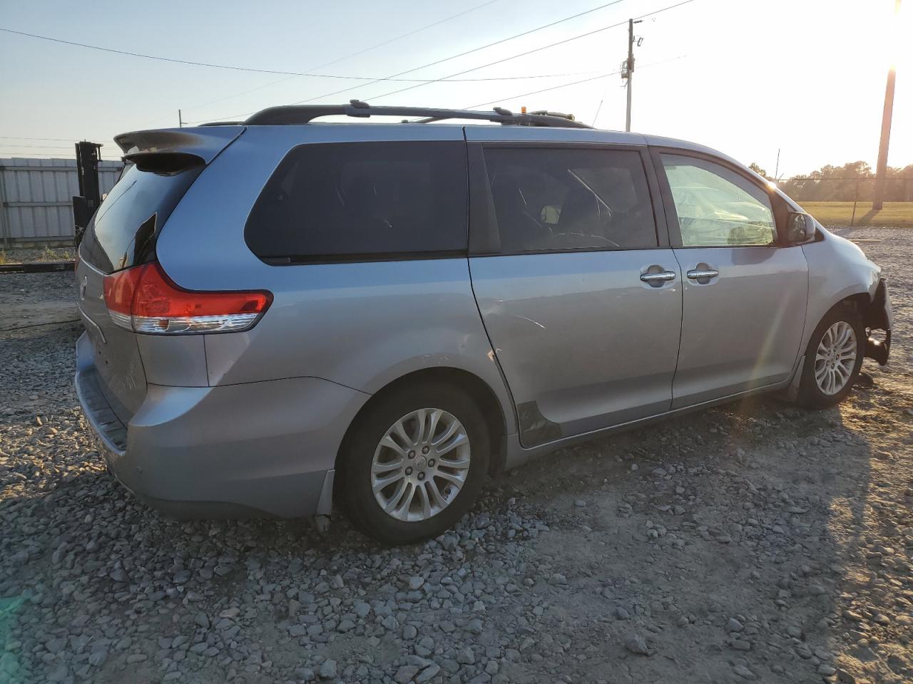 2011 Toyota Sienna - Image 3