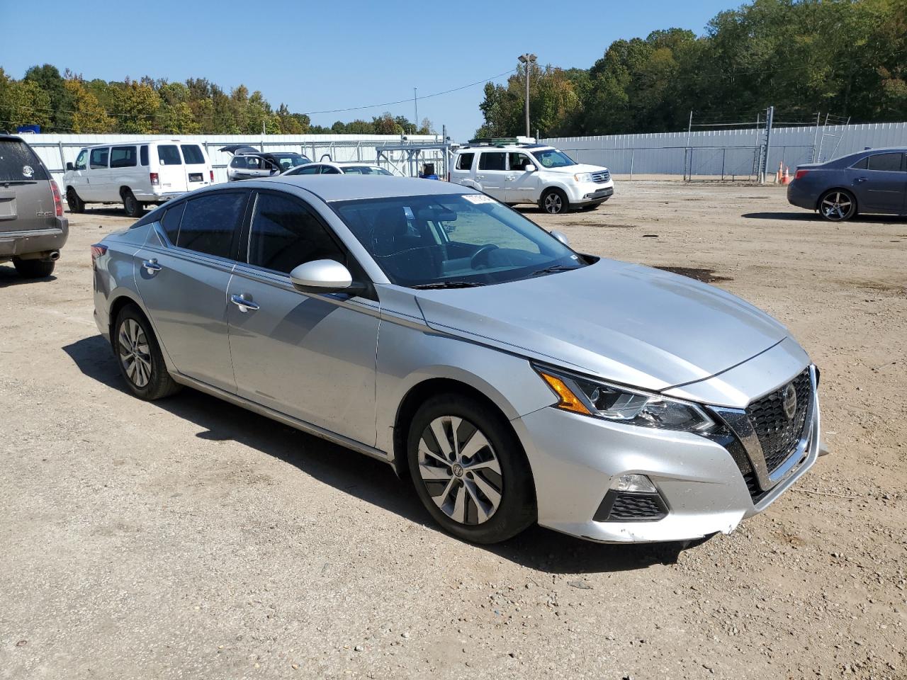 2019 Nissan Altima - Image 4