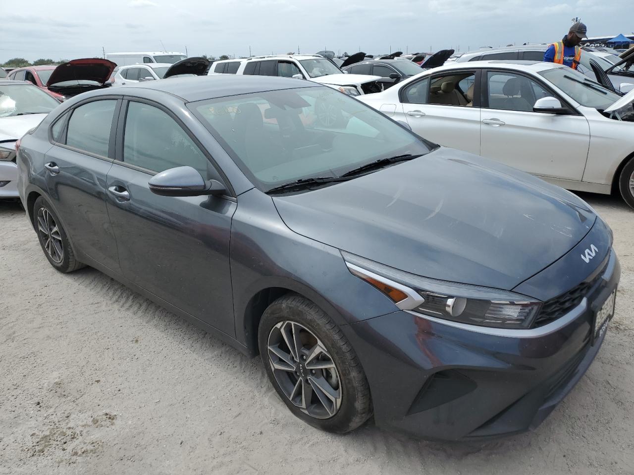 2024 Kia Forte - Image 4