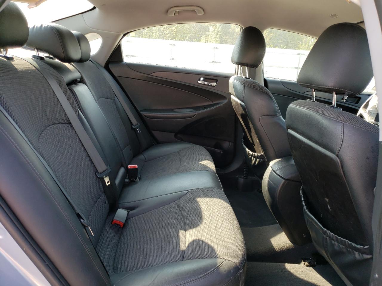 2012 Hyundai Sonata - Image 11