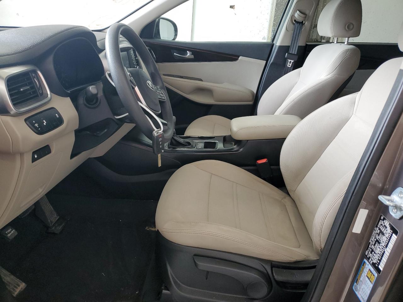 2019 Kia Sorento L VIN: 5XYPGDA37KG554885 Lot: 74968364