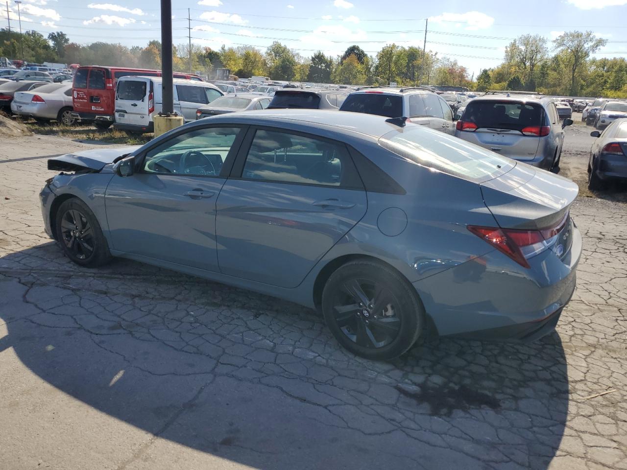 2022 Hyundai Elantra - Image 2