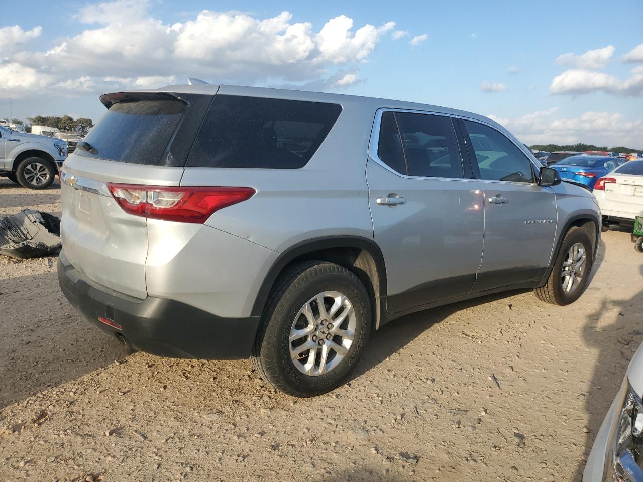 VIN 1GNERFKW8KJ311292 2019 CHEVROLET TRAVERSE no.3