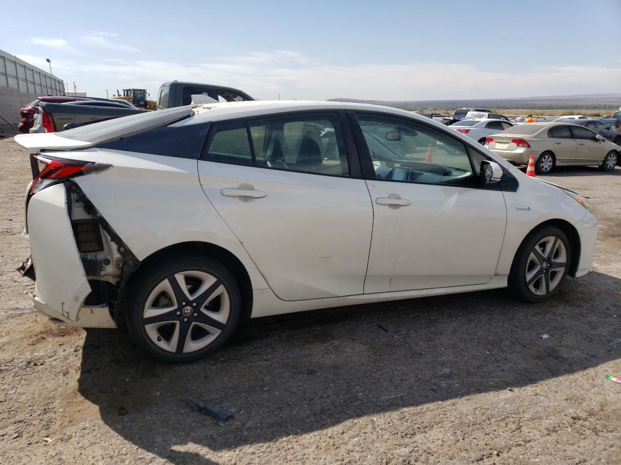 VIN JTDKARFU6J3061132 2018 TOYOTA PRIUS no.3