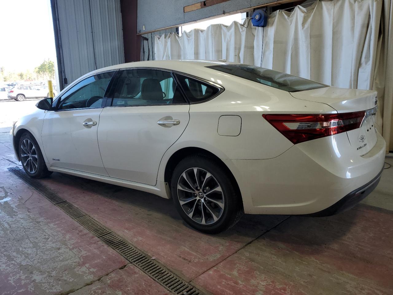 4T1BD1EB4HU057220 2017 TOYOTA AVALON - Image 2