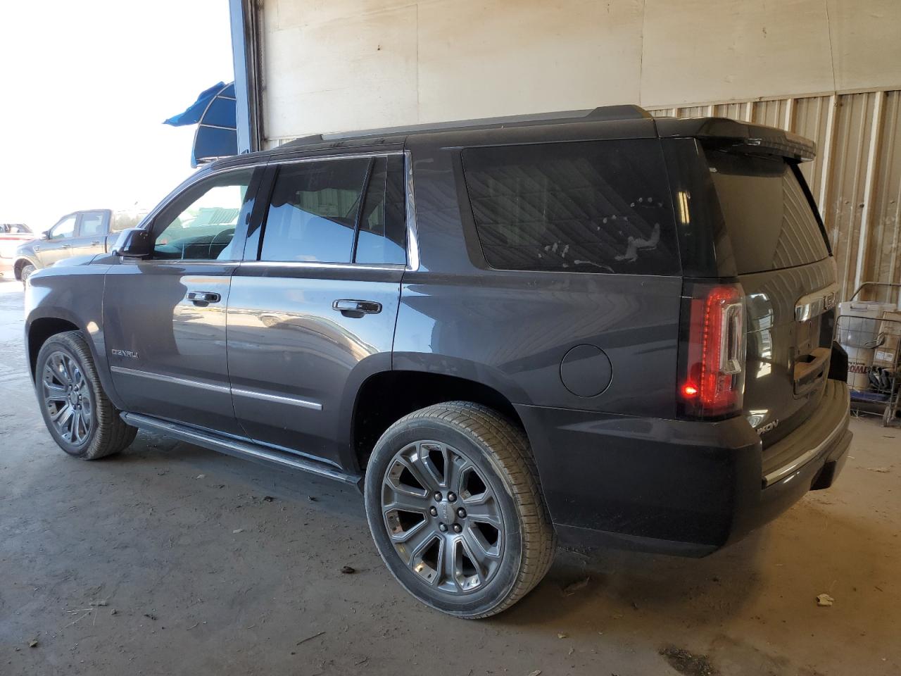 2015 GMC Yukon - Image 2