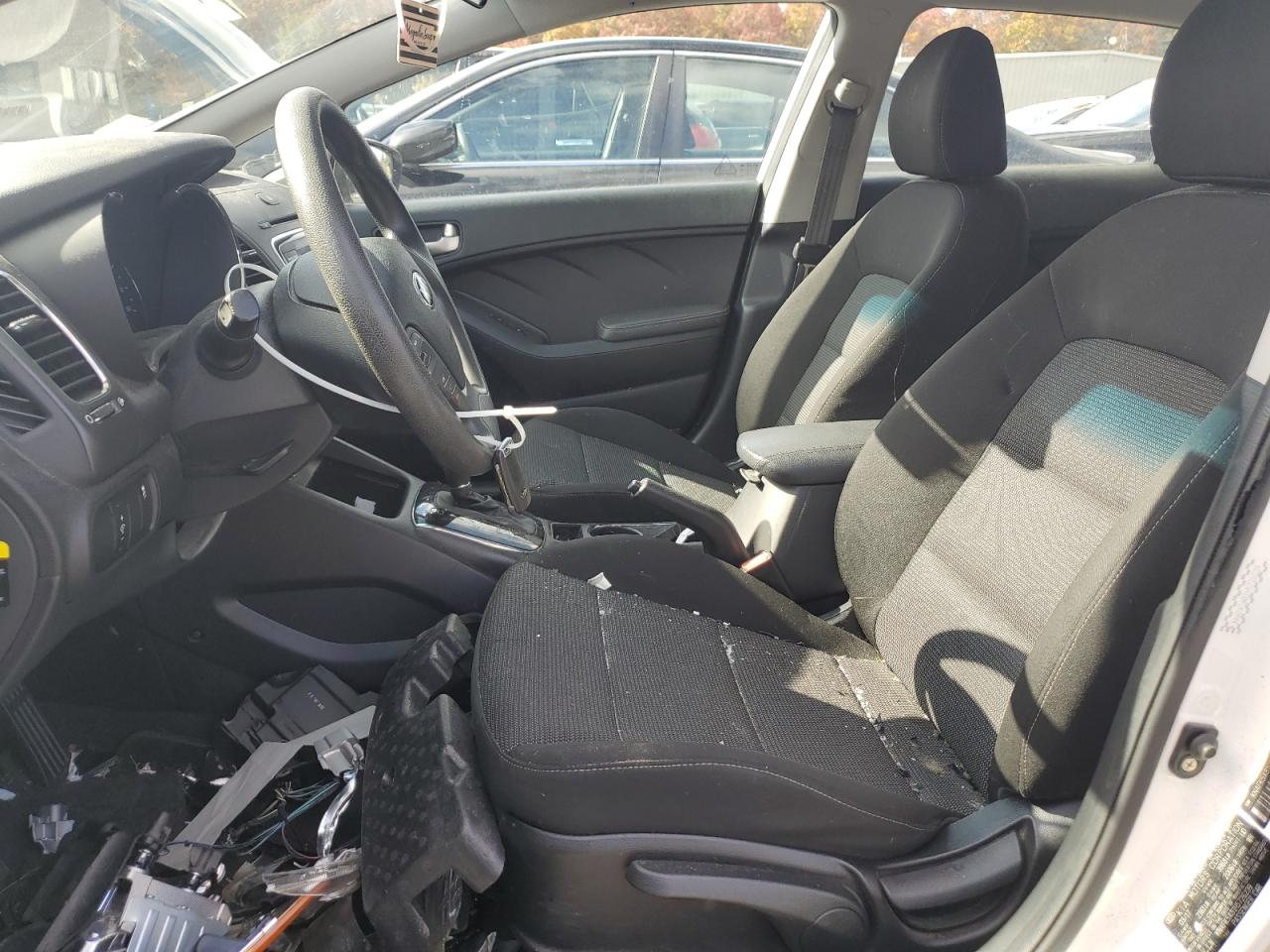 2017 Kia Forte - Image 7