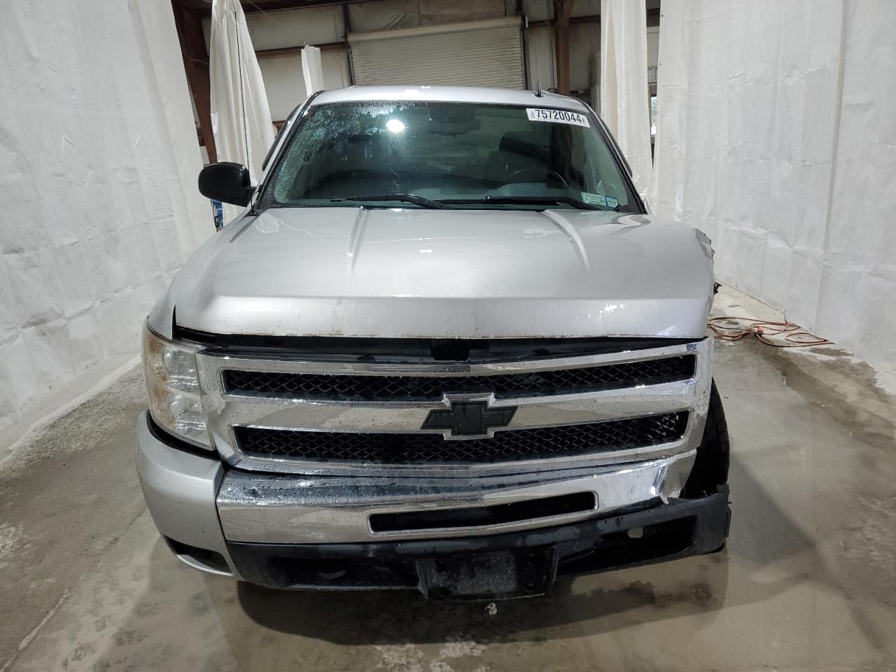 2011 Chevrolet Silverado - Image 5