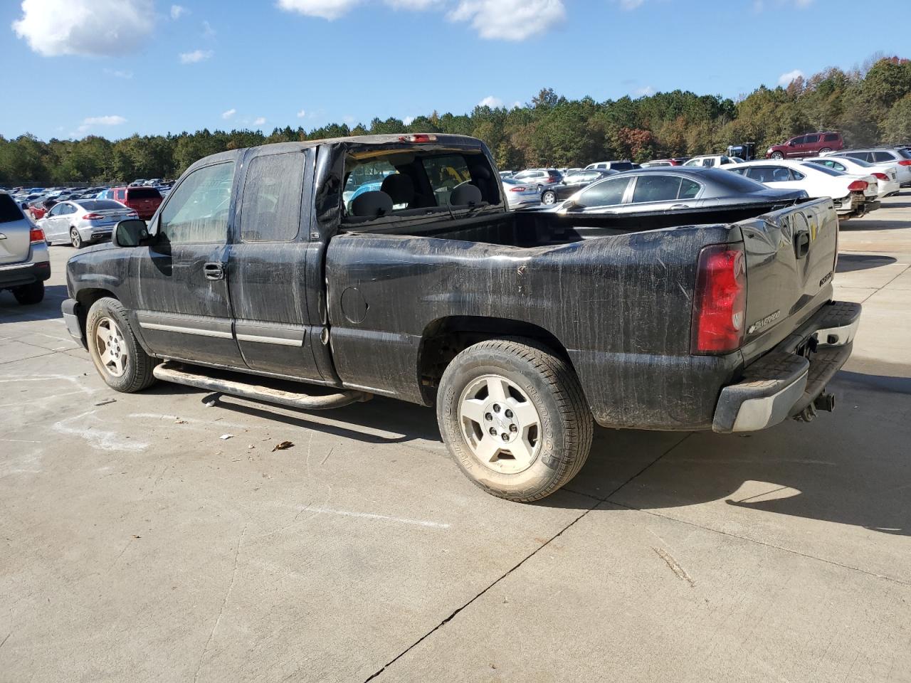 2005 Chevrolet Silverado - Image 2