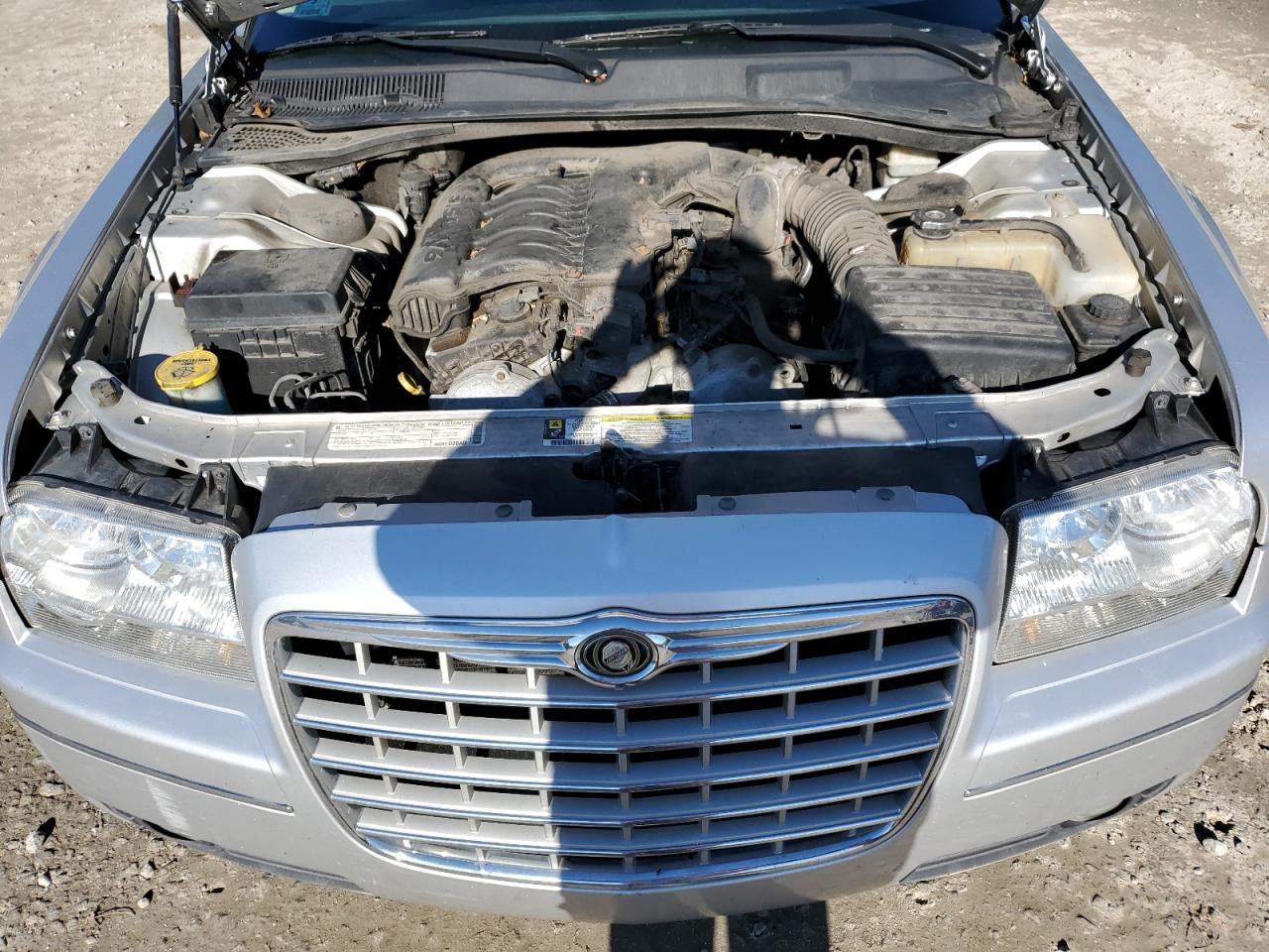 2010 Chrysler 300 - Image 11