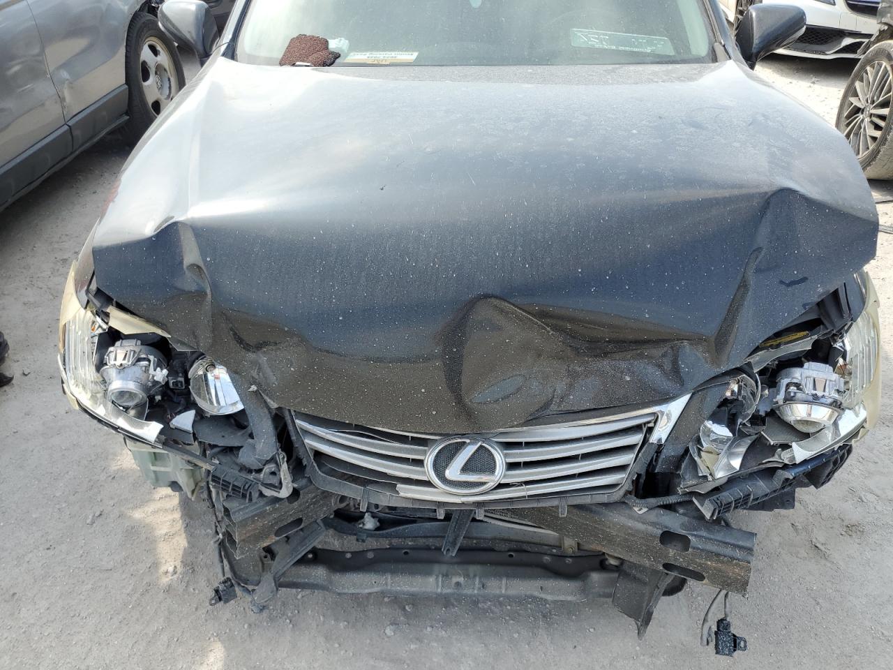 2010 Lexus ES - Image 11