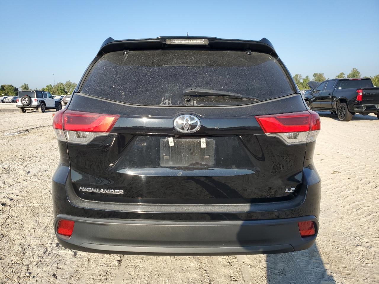 5TDZZRFH8KS361653 2019 Toyota Highlander Le