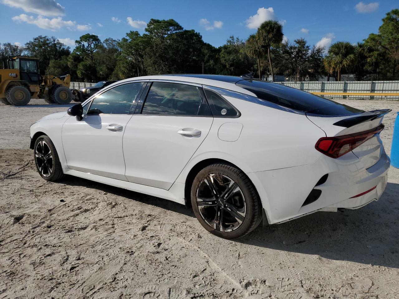 2022 Kia K5 - Image 2