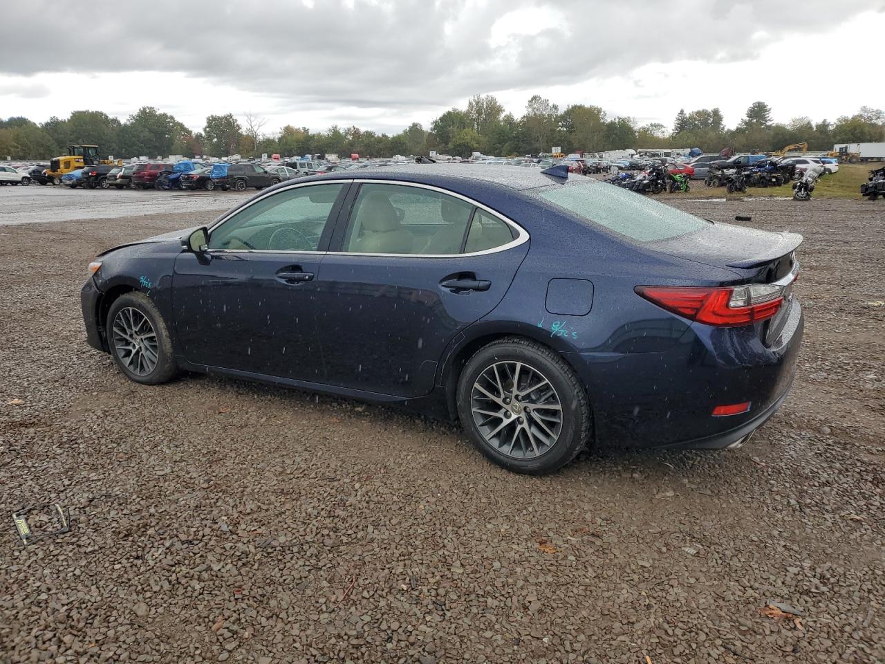 58ABK1GG0HU076399 2017 LEXUS ES - Image 2