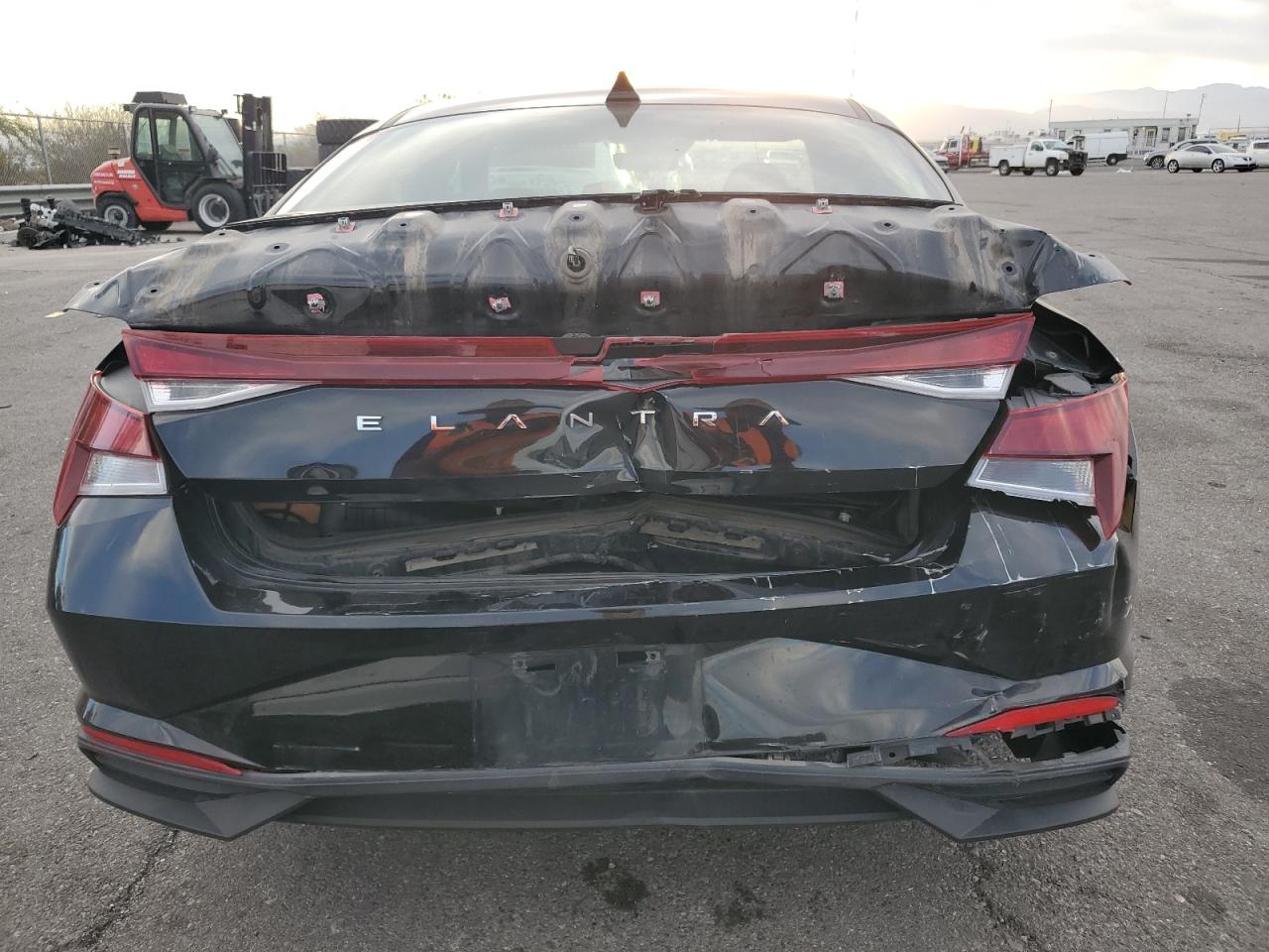 2021 Hyundai Elantra - Image 6