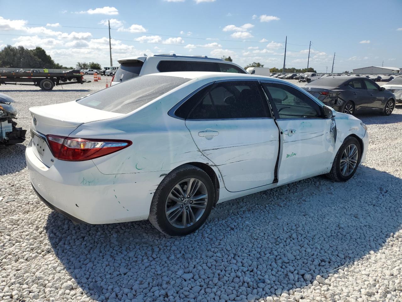 VIN 4T1BF1FK9GU126183 2016 TOYOTA CAMRY no.3