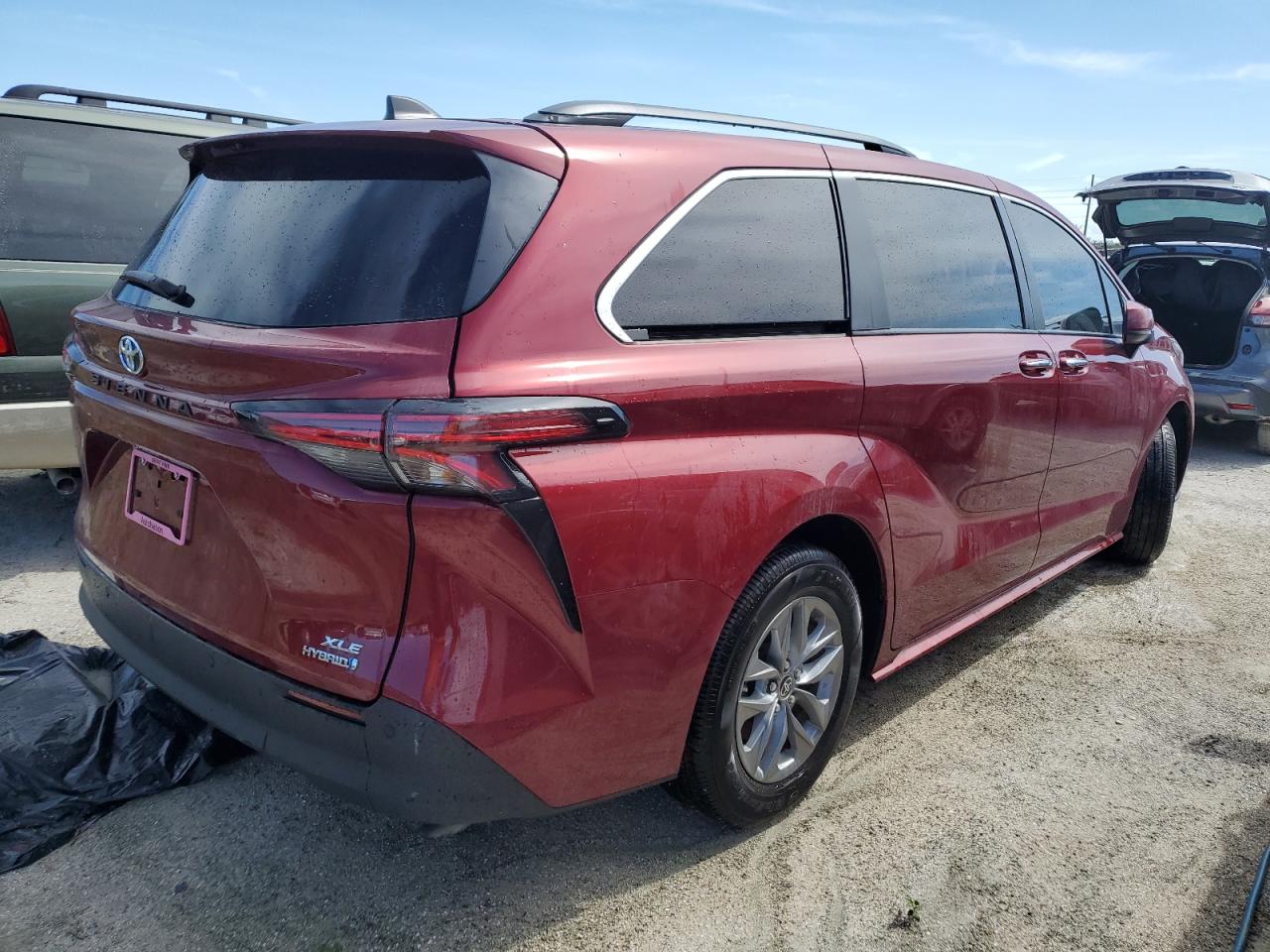 2022 Toyota Sienna - Image 3