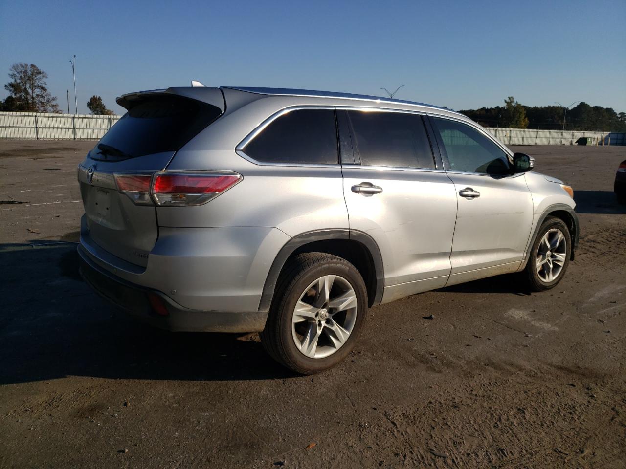 2015 Toyota Highlander - Image 3