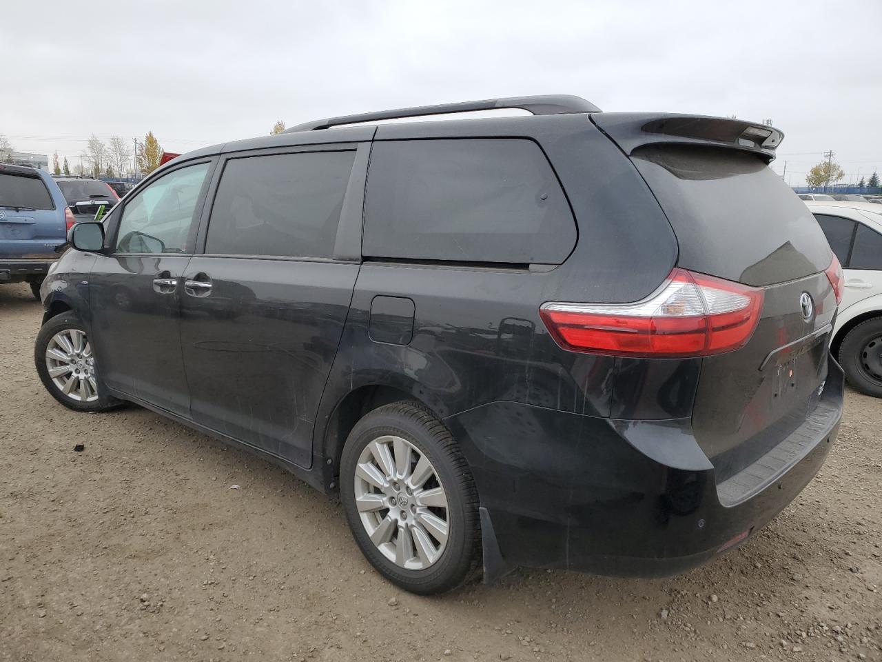 2017 Toyota Sienna - Image 2