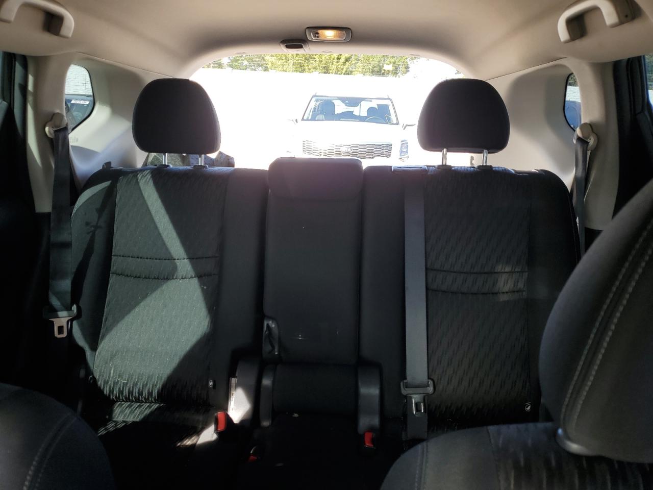 2018 Nissan Rogue - Image 10