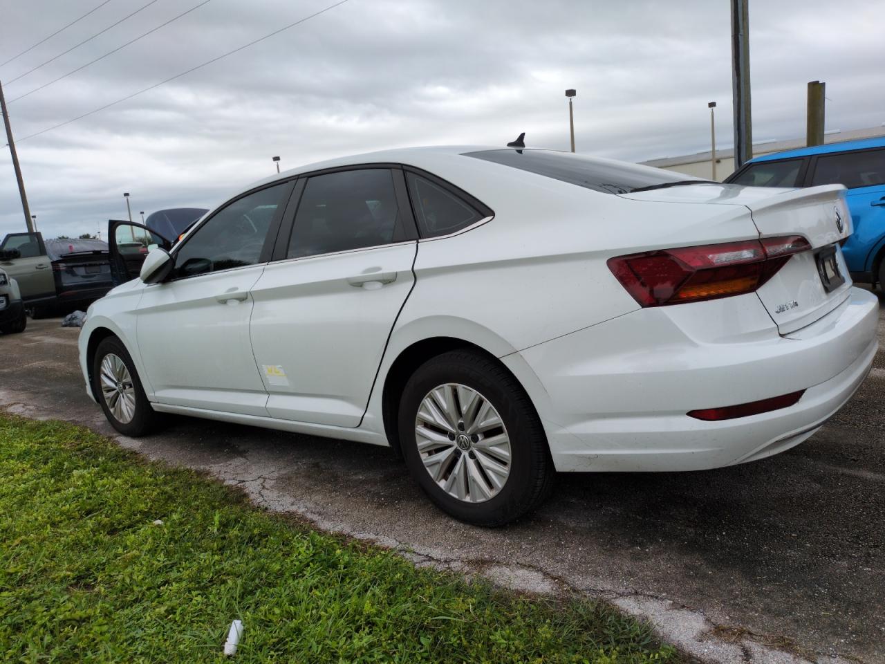 3VWC57BU4KM194777 2019 VOLKSWAGEN JETTA - Image 2