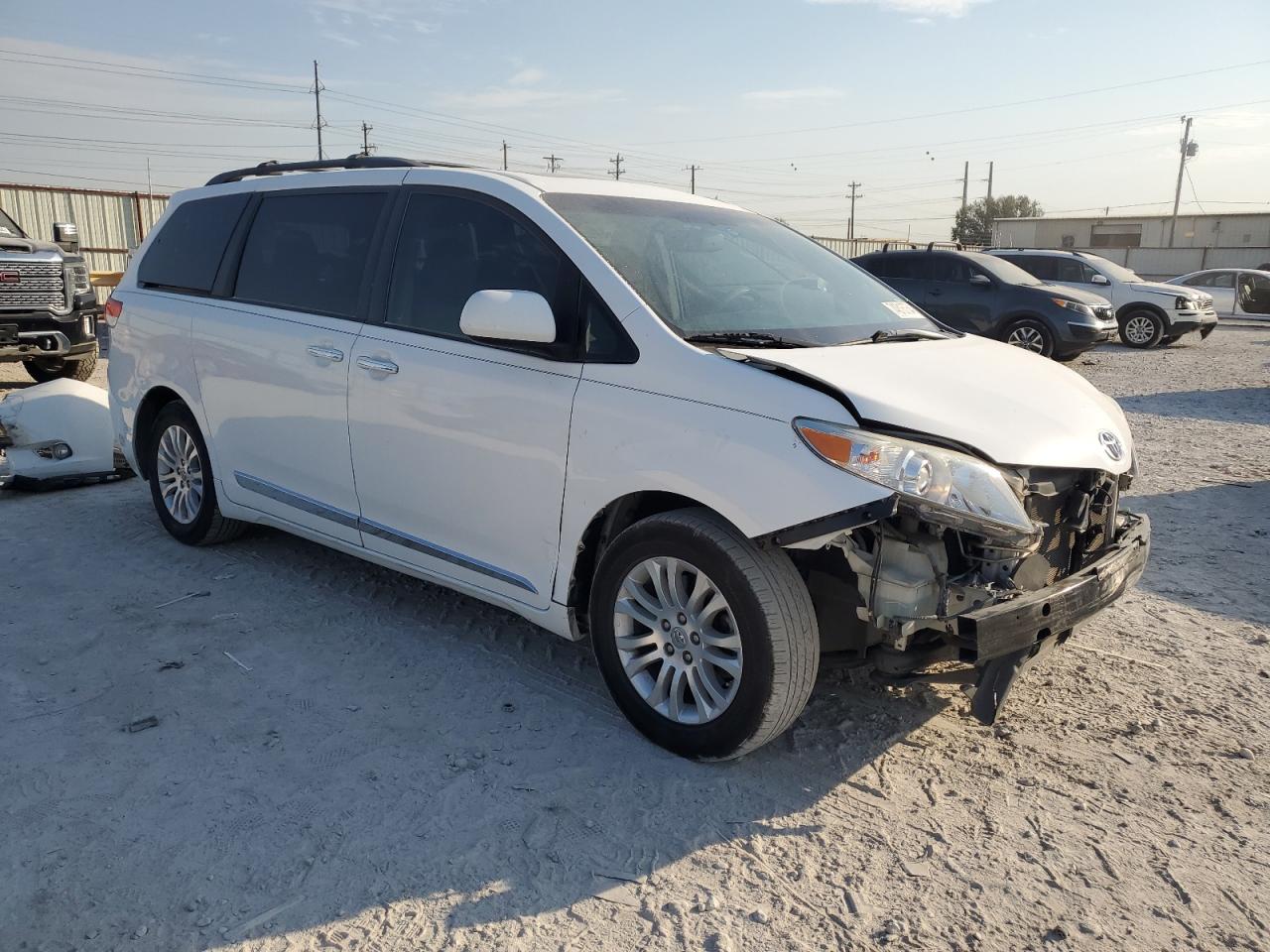 2011 Toyota Sienna - Image 4