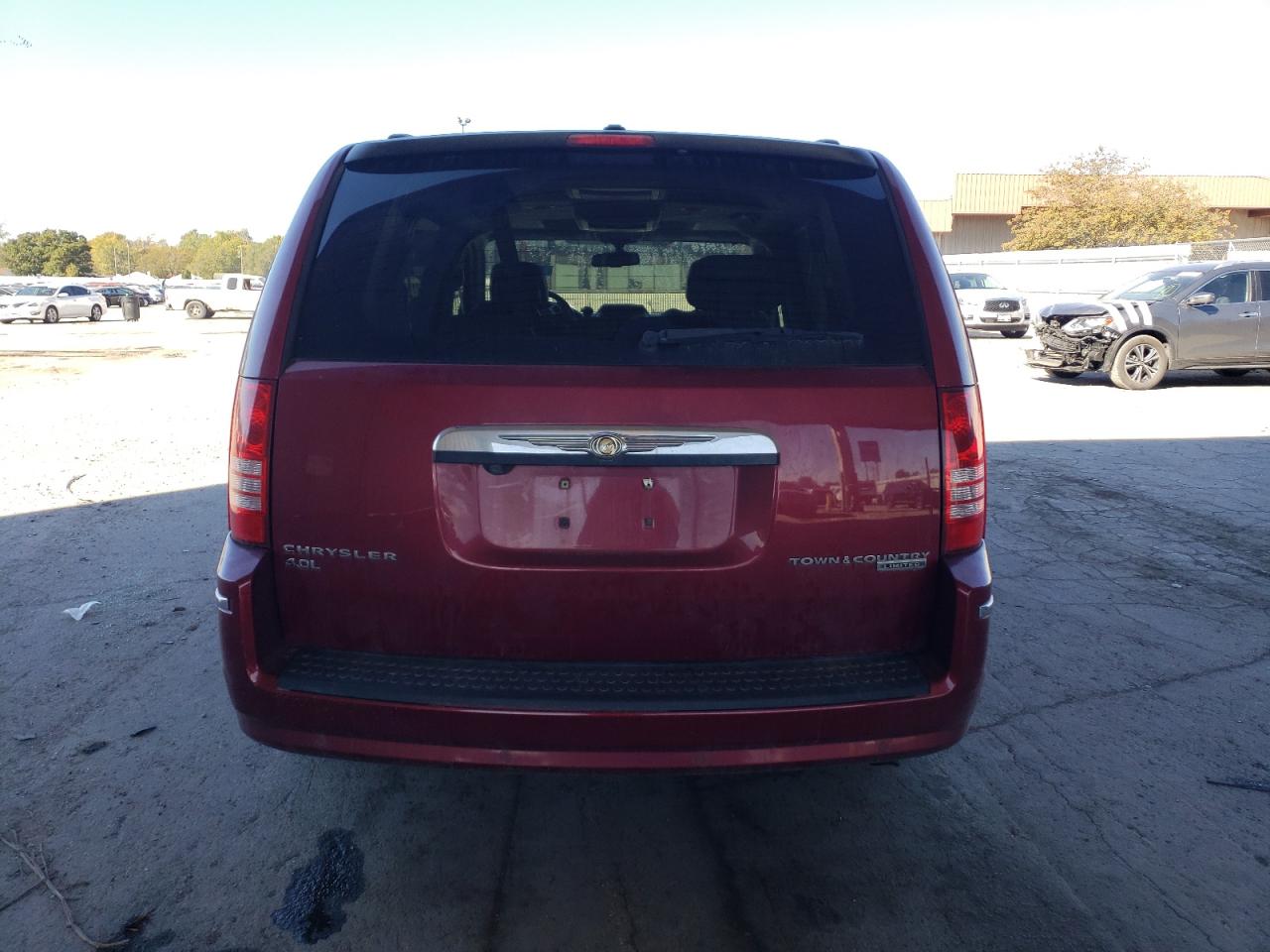 2010 Chrysler Town & Country - Image 6