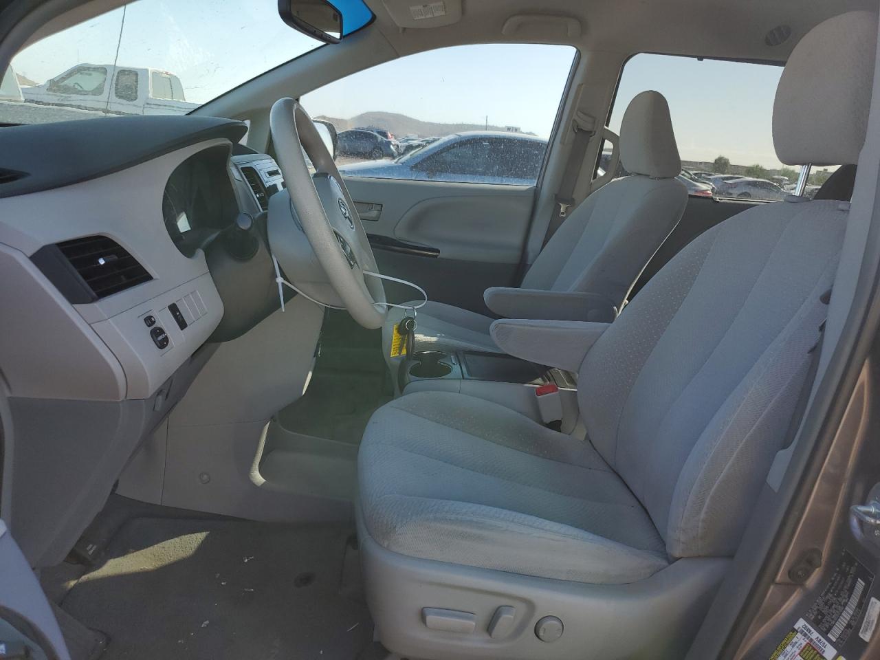 2014 Toyota Sienna - Image 7