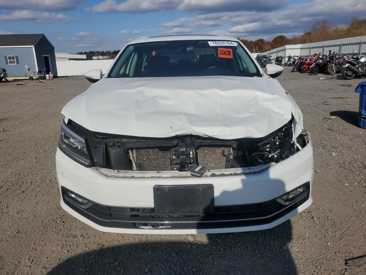 2018 Volkswagen Passat - Image 5