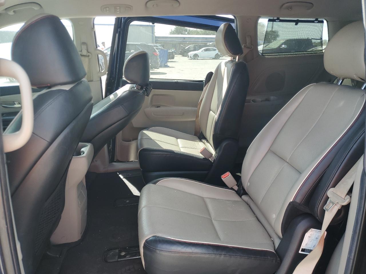 2020 Kia Sedona - Image 11