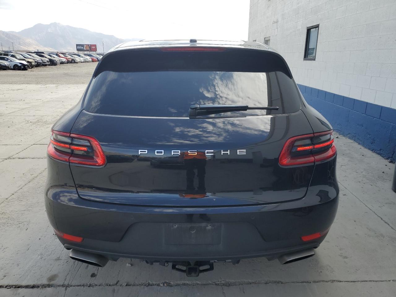 WP1AA2A55JLB10239 2018 Porsche Macan