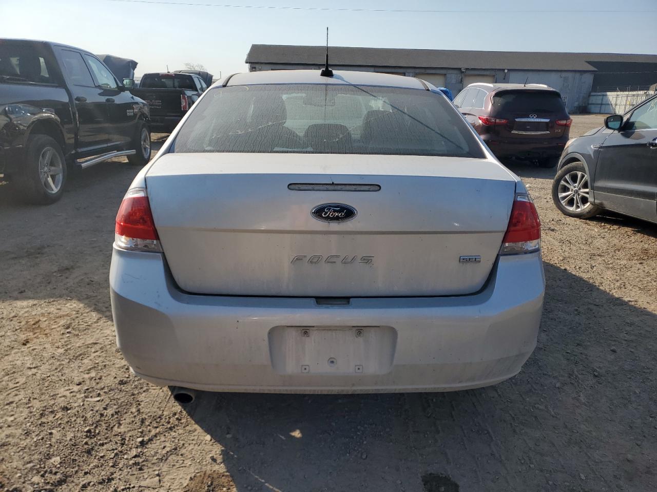 1FAHP3HN3BW163571 2011 Ford Focus Sel