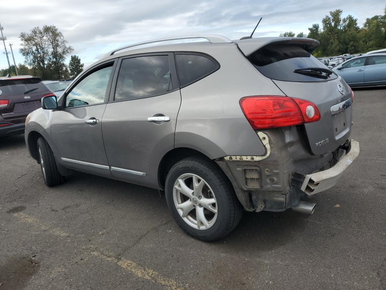 2011 Nissan Rogue - Image 2