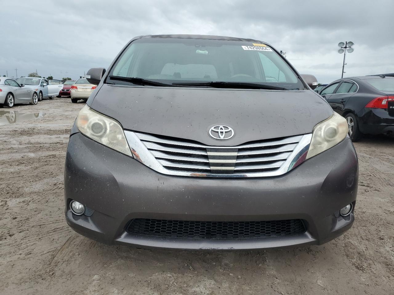 2013 Toyota Sienna - Image 5