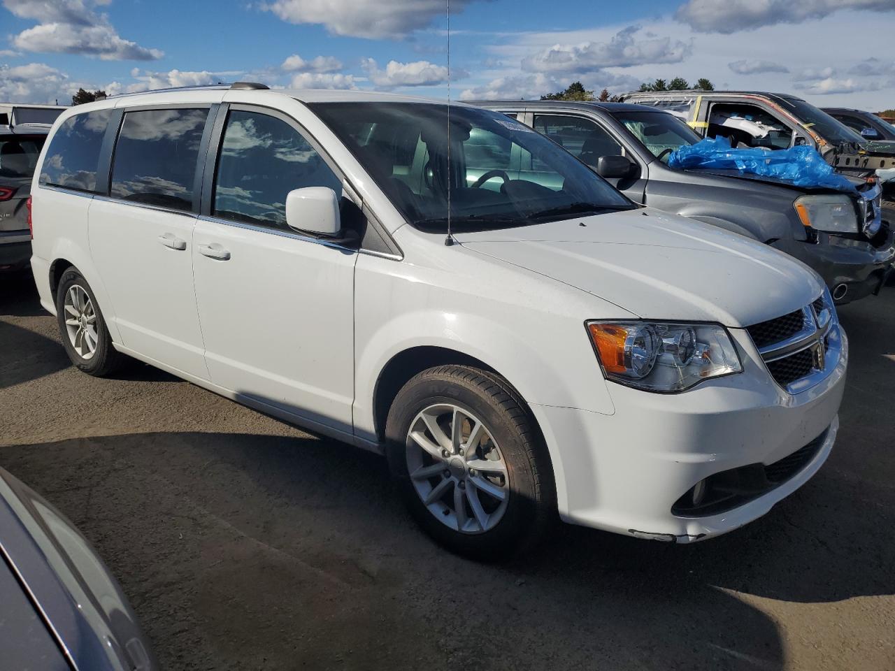 2019 Dodge Caravan - Image 4